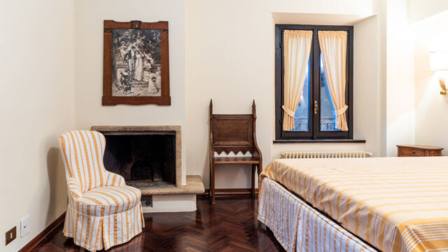 appartamento girasole camera doppia con camino