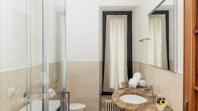 Appartamento a Como per lavoro, turismo o appoggio per degenze ospedaliere. Appartamenti vicino Ospedale Sant'Anna di San Fermo della Battaglia (CO). Appartamento a Como per lavoro, turismo o appoggio per degenze ospedaliere. Appartamenti vicino Ospedale Sant'Anna di San Fermo della Battaglia (CO).